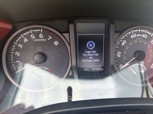 Used 2017 Toyota Tacoma TRD Sport w/ Premium & Technology Package image 4