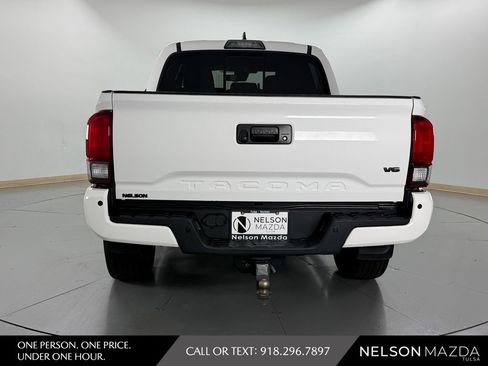 Used 2018 Toyota Tacoma TRD Sport w/ Technology Package AWD/4WD image 7