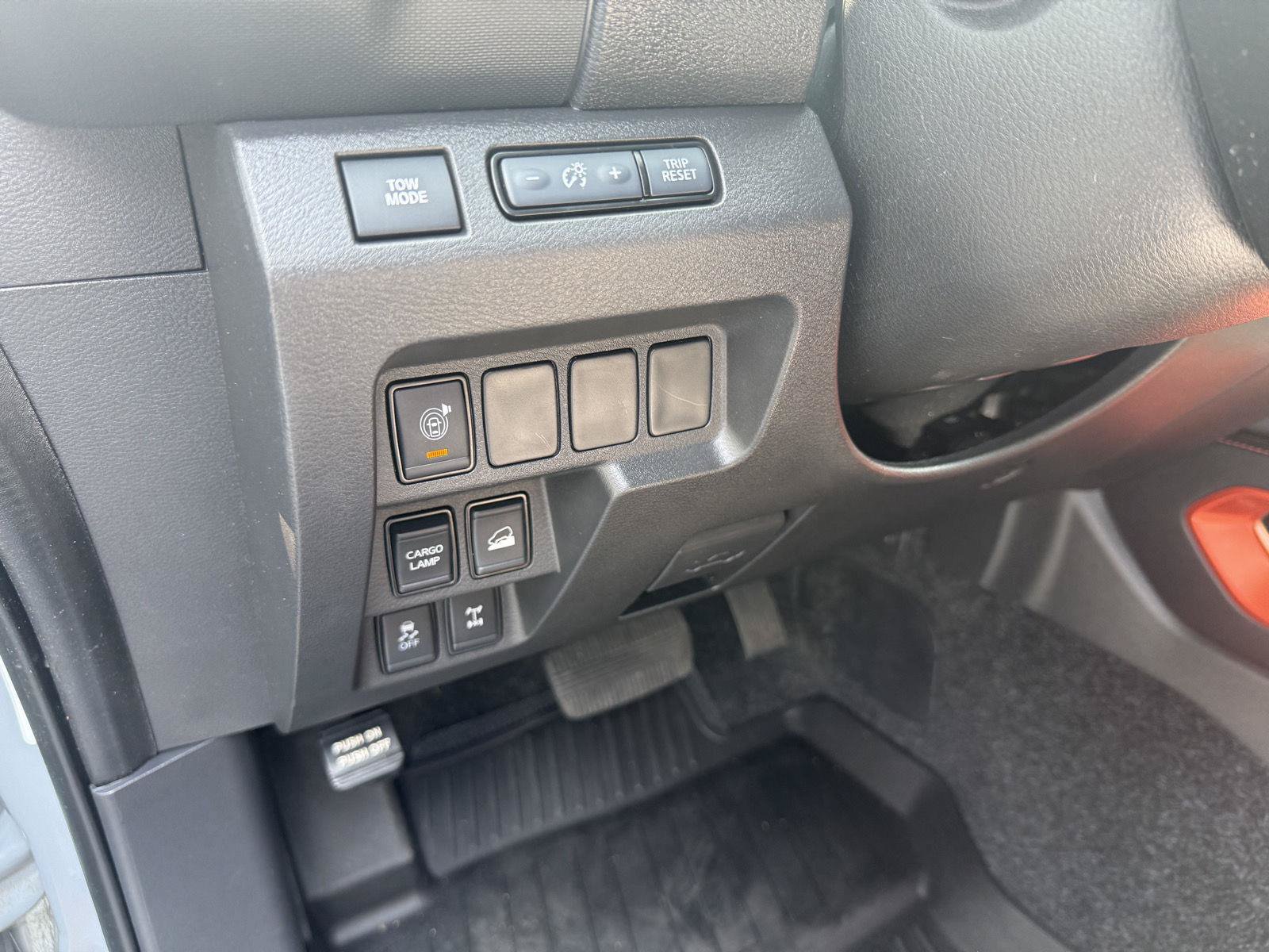 Used 2024 Nissan Frontier PRO-4X w/ Technology Package AWD/4WD image 40