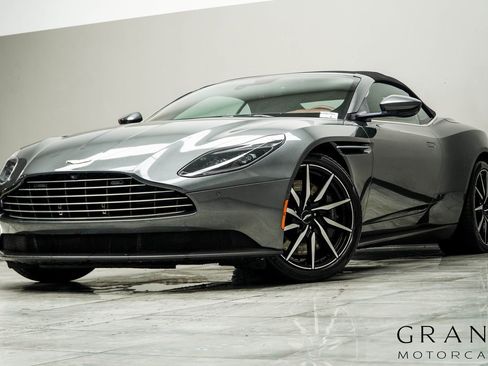 Used 2019 Aston Martin DB11 Volante image 2