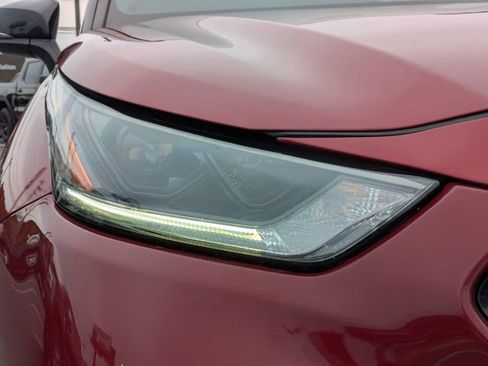 Used 2021 Toyota Highlander XSE FWD image 11