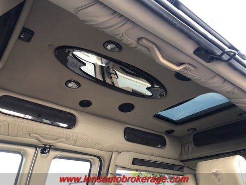 Used 2010 Chevrolet Express 1500 w/ Preferred Equipment Group RWD image 19