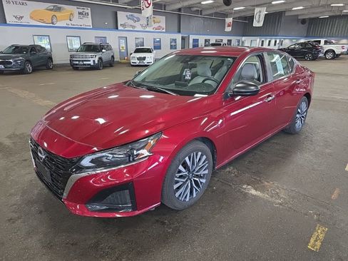 Used 2025 Nissan Altima 2.5 SV FWD image 7