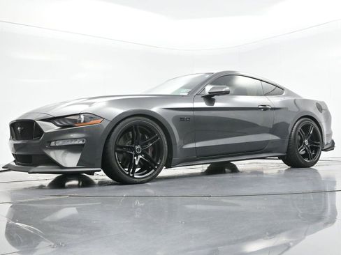 Used 2018 Ford Mustang GT Premium w/ GT Performance Package RWD image 41