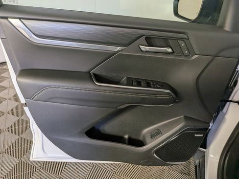 Certified 2025 GMC Acadia Elevation w/ Elevation Premium Package AWD/4WD image 15