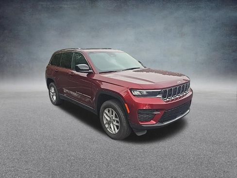 Used 2025 Jeep Grand Cherokee Laredo X w/ Luxury Tech Group I AWD/4WD image 2