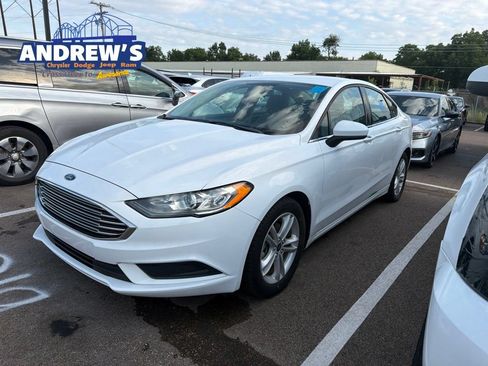 Used 2018 Ford Fusion SE FWD image 1