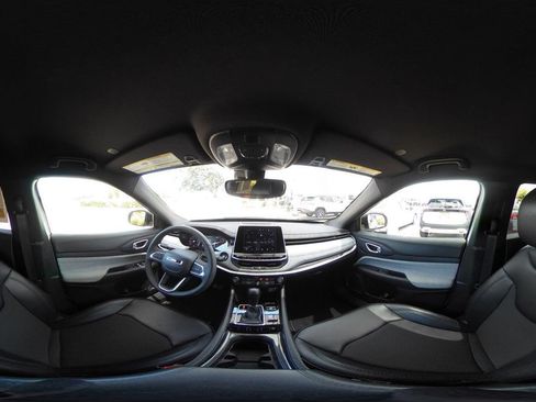 Used 2025 Jeep Compass Latitude AWD/4WD image 42
