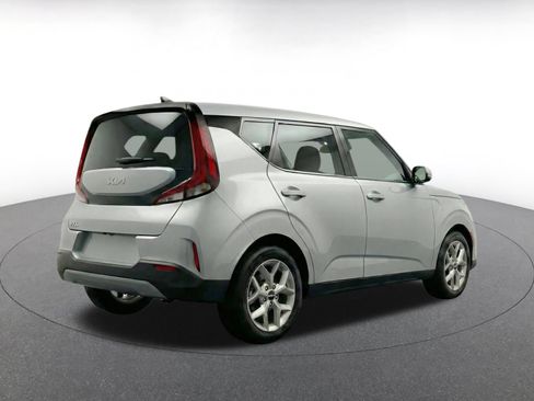 Used 2025 Kia Soul LX w/ LX Technology Package FWD image 9