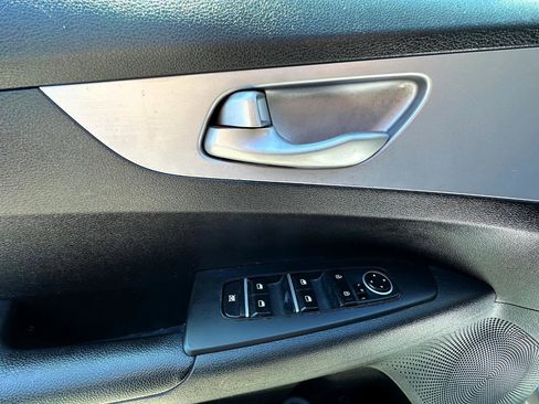Used 2024 Kia Forte LXS FWD image 16
