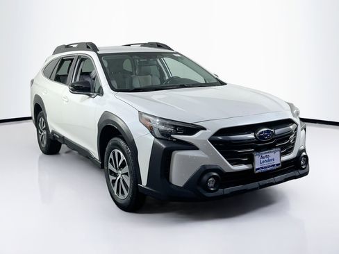 Used 2023 Subaru Outback Premium AWD/4WD image 3
