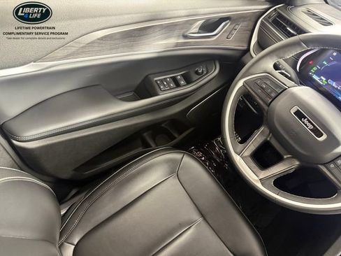 Used 2024 Jeep Grand Cherokee Limited 4xe AWD/4WD image 32