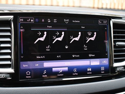 Used 2022 Chrysler Pacifica Touring-L image 40