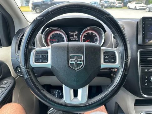 Used 2016 Dodge Grand Caravan SXT w/ Rear Park Assist Package FWD image 21