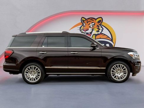 Used 2024 Ford Expedition Limited AWD/4WD image 4