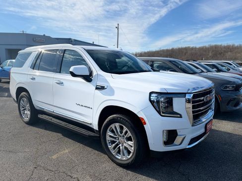 Used 2024 GMC Yukon SLT image 1