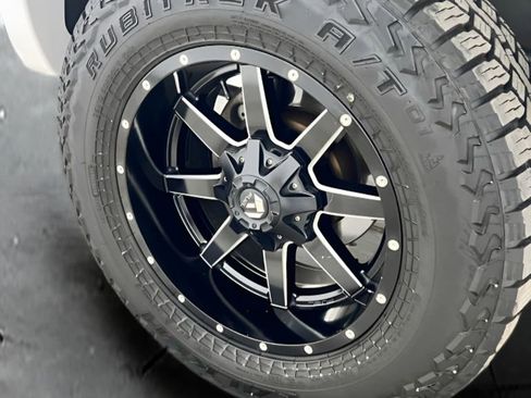 Used 2024 Chevrolet Silverado 2500 High Country w/ Technology Package AWD/4WD image 9