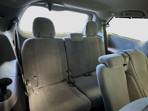 Used 2018 Toyota Sienna LE image 14