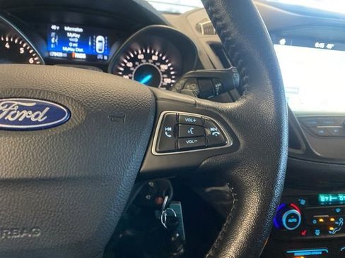 Used 2018 Ford Escape SE w/ SE Sport Appearance Package FWD image 17
