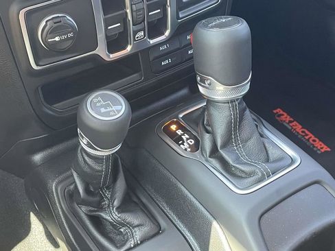 New 2025 Jeep Gladiator Sport w/ Premium Package AWD/4WD image 39