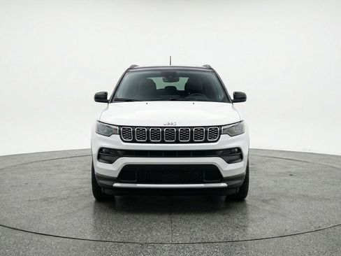 Used 2025 Jeep Compass Limited image 2