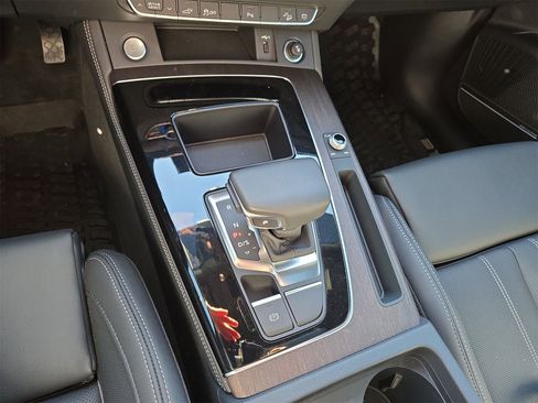 Used 2025 Audi Q5 e Premium Plus w/ Premium Plus Package image 22