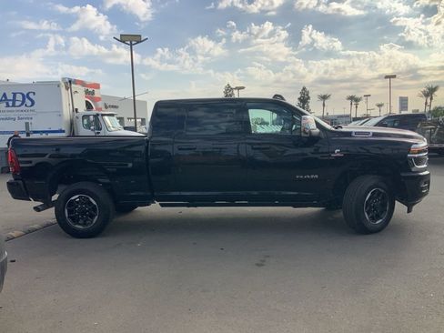 New 2026 RAM 2500 Laramie AWD/4WD image 10