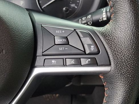Used 2023 Nissan Kicks SR w/ SR Premium Package FWD image 18