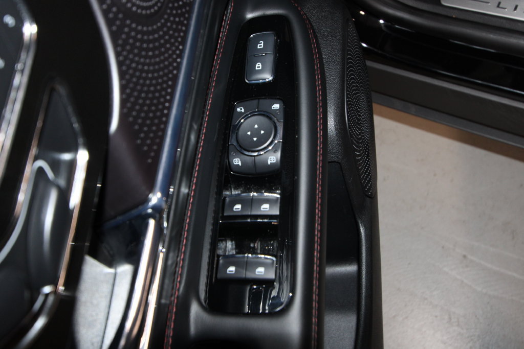 Used 2025 Lincoln Corsair Grand Touring AWD/4WD image 6
