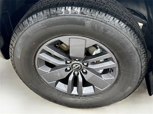 Used 2025 Nissan Frontier SV image 29