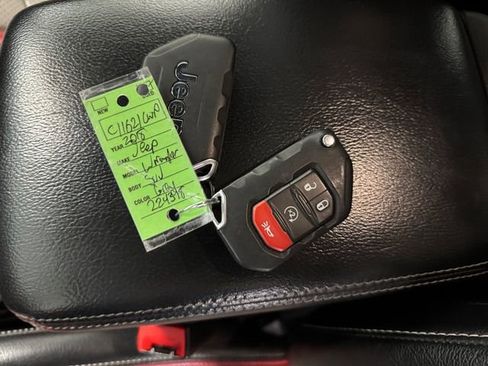 Used 2018 Jeep Wrangler Unlimited Sahara w/ Dual Top Group image 25