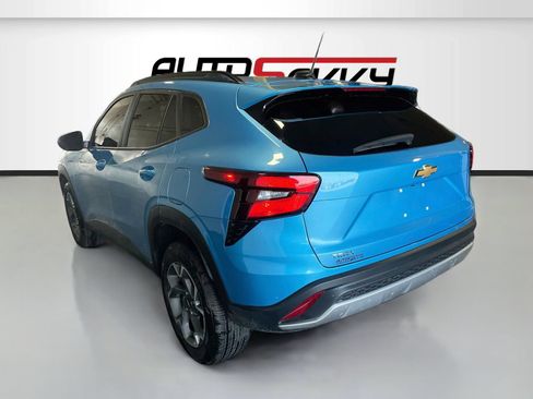 Used 2026 Chevrolet Trax LT FWD image 5
