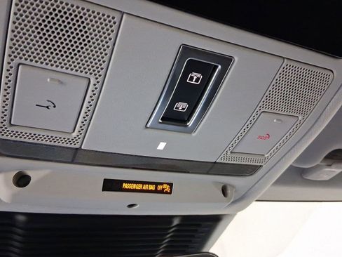 Used 2025 Land Rover Discovery Sport S image 28