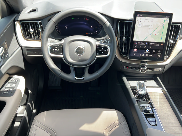 New 2026 Volvo XC60 B5 Plus AWD/4WD image 11