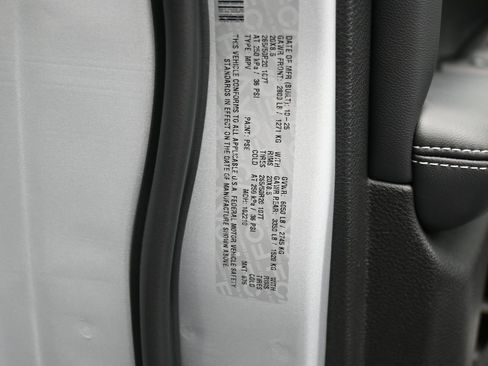 New 2025 Jeep Grand Cherokee Laredo image 18