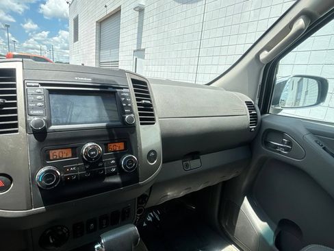 Used 2017 Nissan Frontier SL w/ Moonroof Package AWD/4WD image 17