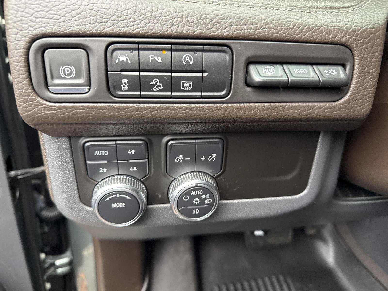 Used 2023 GMC Yukon Denali AWD/4WD image 24