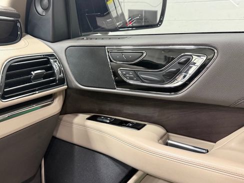 Used 2024 Lincoln Navigator L Reserve AWD/4WD image 32