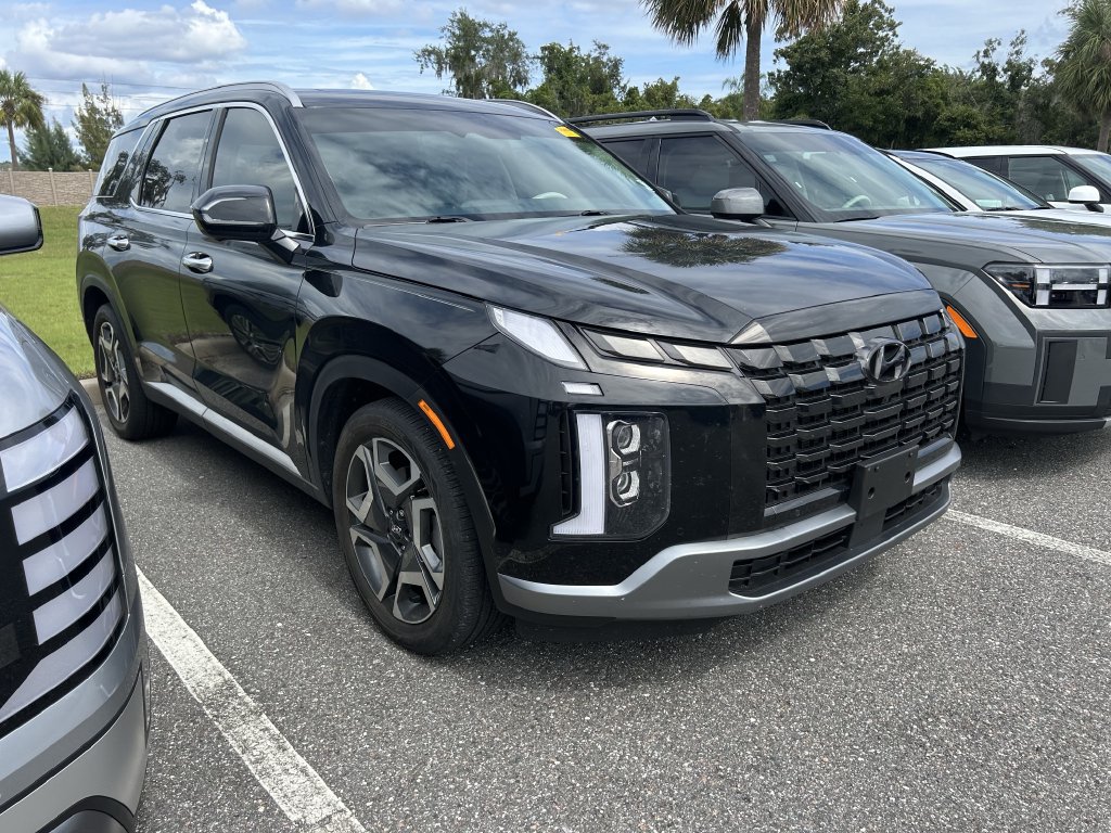Used 2024 Hyundai Palisade Limited FWD image 2