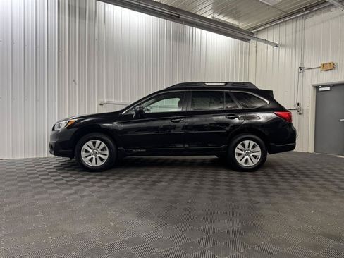 Used 2017 Subaru Outback 2.5i Premium AWD/4WD image 2