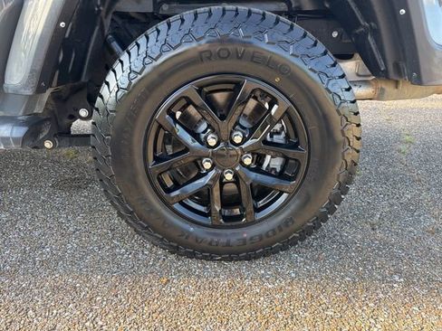 Used 2022 Jeep Gladiator Sport image 9