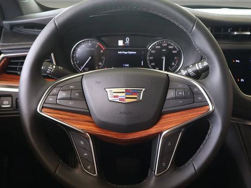 Certified 2025 Cadillac XT5 Premium Luxury FWD image 18