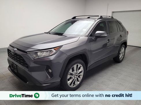 Used 2020 Toyota RAV4 XLE Premium w/ Carpet Mat Package FWD image 1
