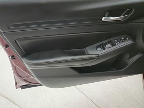 Used 2024 Nissan Altima 2.5 SV image 14