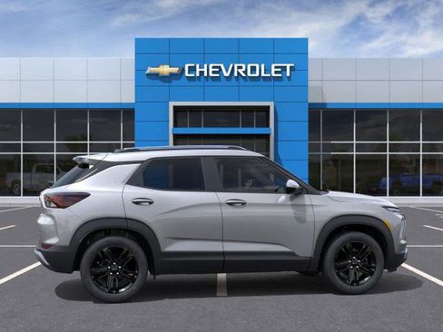 New 2026 Chevrolet TrailBlazer LT w/ Midnight Edition AWD/4WD image 5