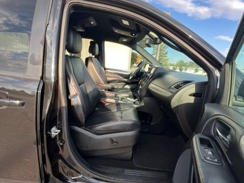 Used 2018 Dodge Grand Caravan GT FWD image 34
