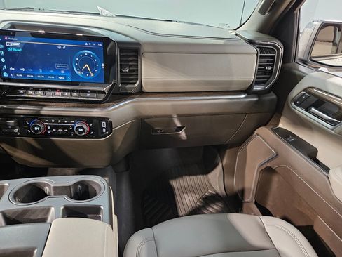 Used 2025 Chevrolet Silverado 1500 LT AWD/4WD image 11
