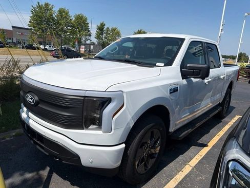 Used 2025 Ford F150 Lightning Flash AWD/4WD image 6