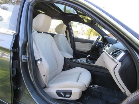 Used 2017 BMW 330i xDrive Sedan AWD/4WD image 15