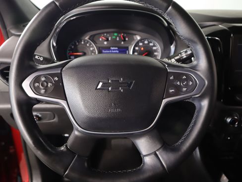 Used 2024 Chevrolet Traverse LT image 3